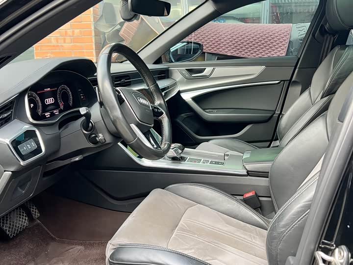 Фото 4 - Audi A6L