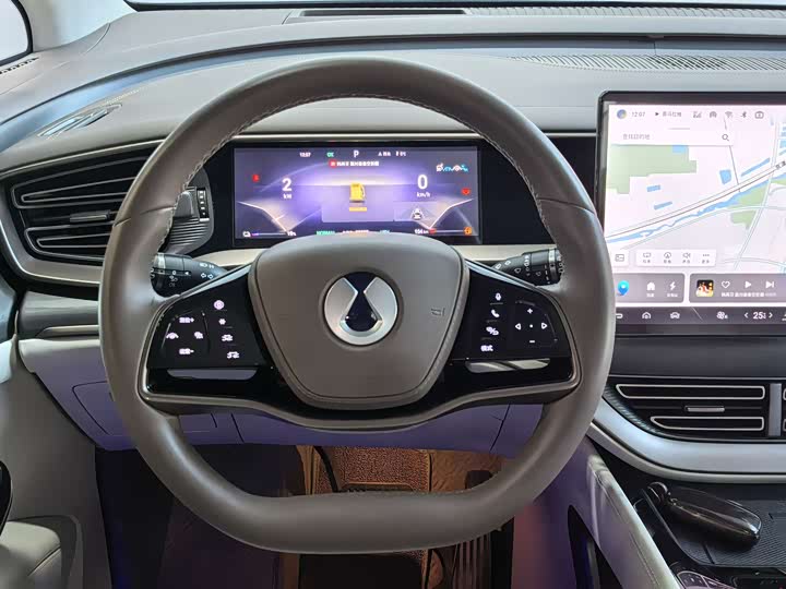 Фото 7 - Denza D9