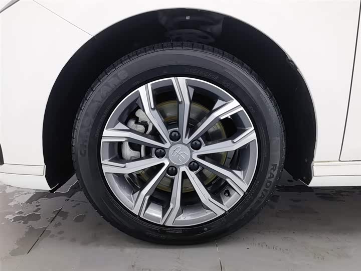 Фото 17 - BYD Song Max