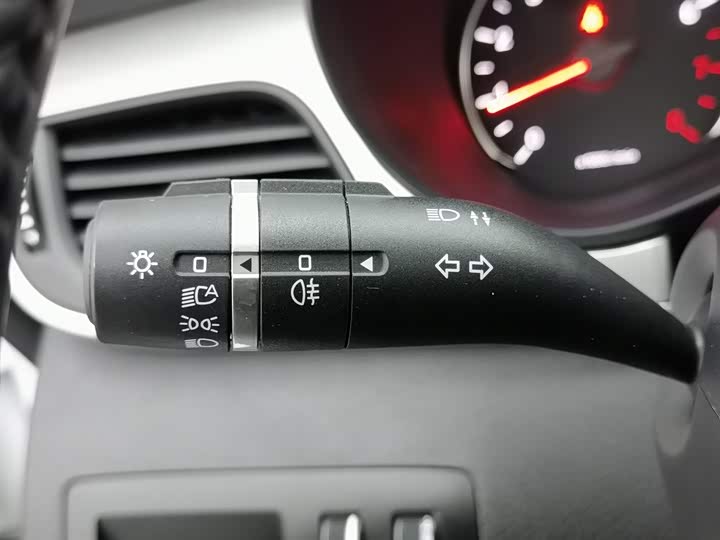 Фото 21 - BYD Song Max