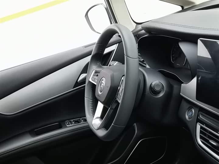 Фото 22 - BYD Song Max