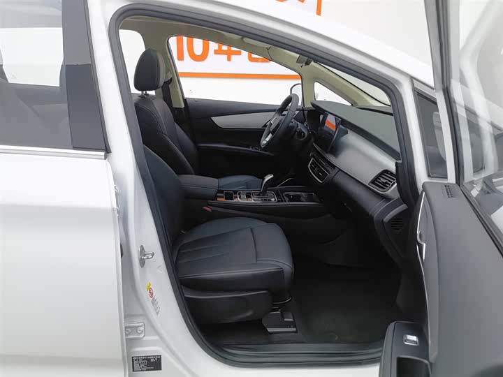 Фото 23 - BYD Song Max