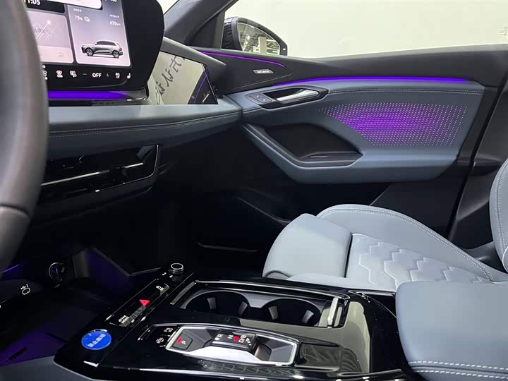 Фото 15 - Audi Q6L e-tron