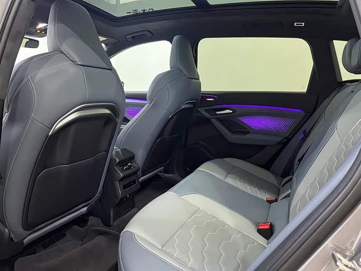 Фото 18 - Audi Q6L e-tron