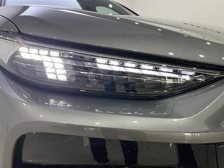 Фото 6 - Audi Q6L e-tron