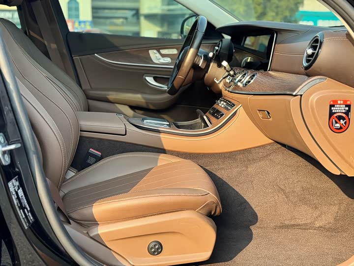 Фото 11 - Mercedes-Benz E-Class