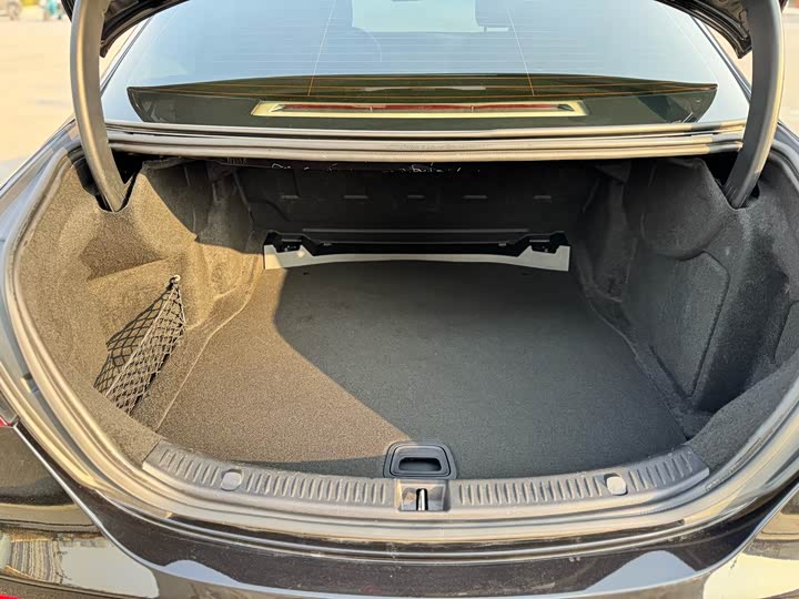 Фото 13 - Mercedes-Benz E-Class