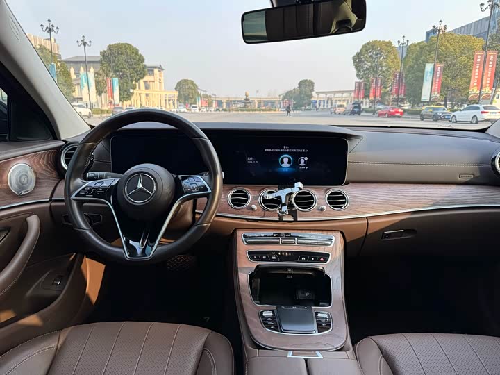 Фото 8 - Mercedes-Benz E-Class