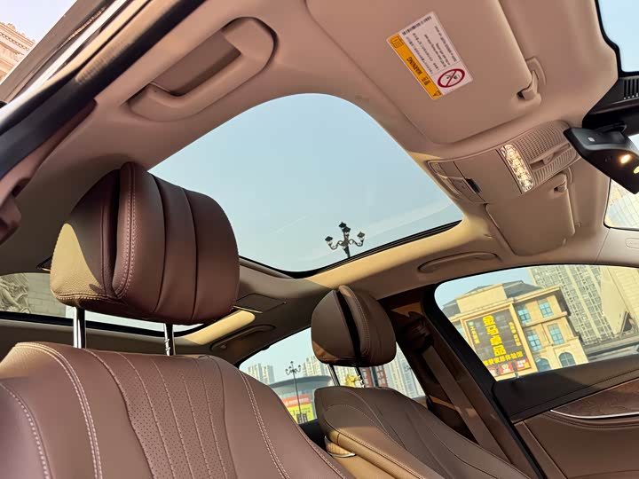 Фото 9 - Mercedes-Benz E-Class