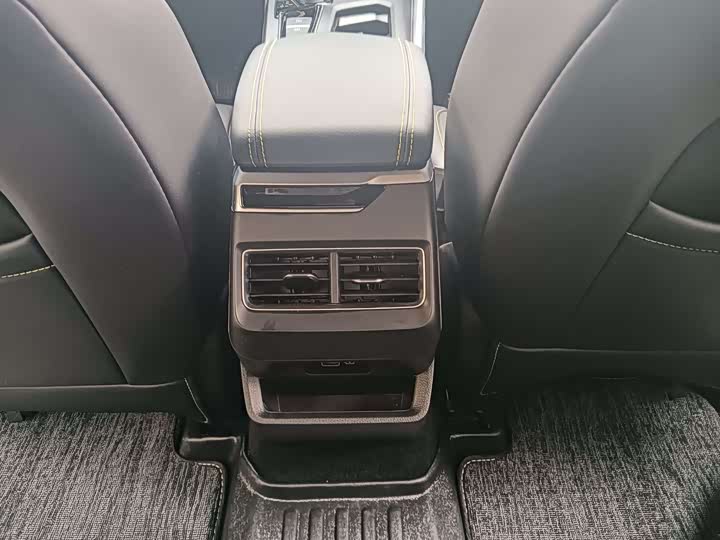 Фото 12 - Geely Preface