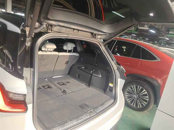 Фото 19 - Nio ES8