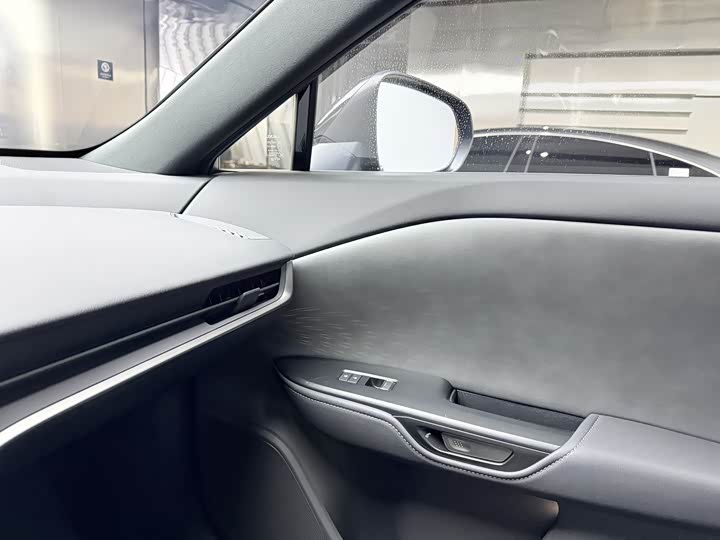 Фото 10 - Lexus RZ