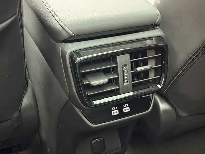 Фото 11 - Lexus RZ