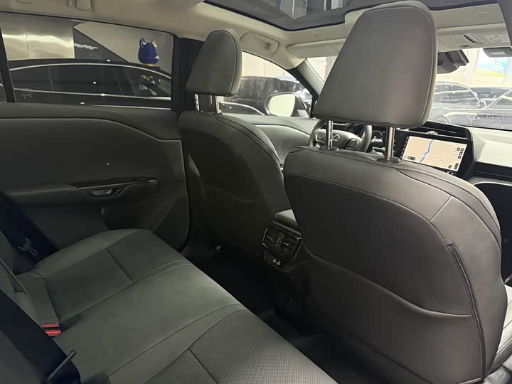 Фото 7 - Lexus RZ