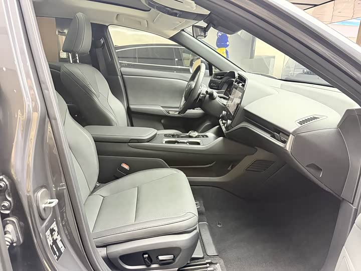 Фото 8 - Lexus RZ