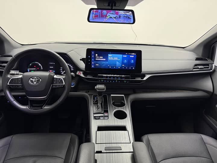 Фото 11 - Toyota Sienna