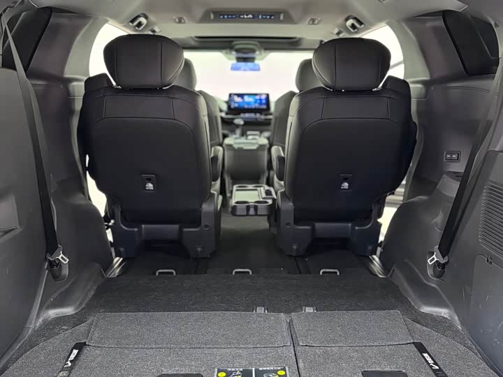 Фото 13 - Toyota Sienna