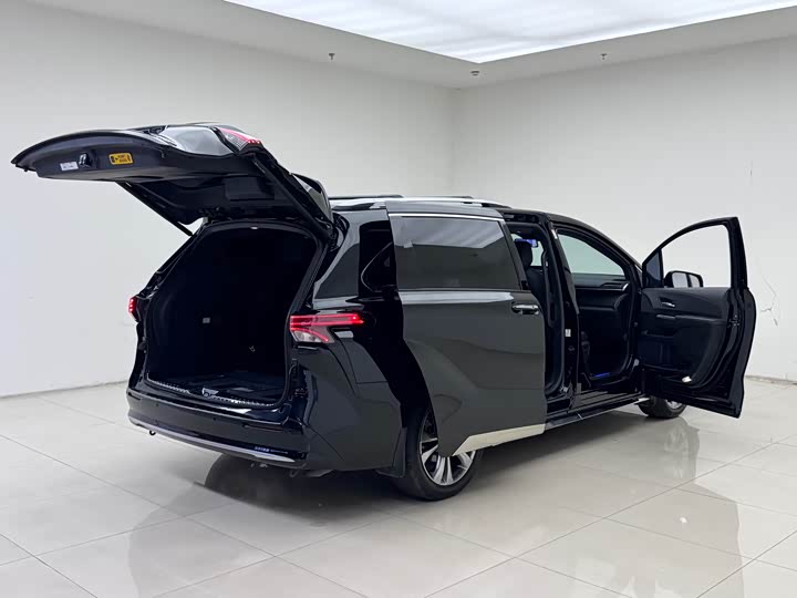 Фото 14 - Toyota Sienna