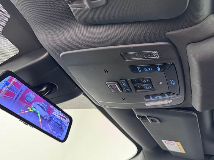 Фото 9 - Toyota Sienna