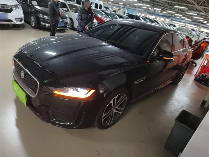 Фото 2 - Jaguar XE L