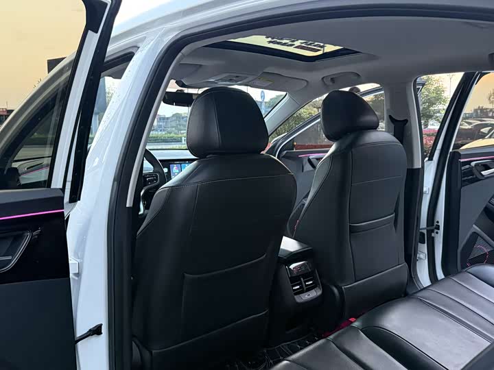 Фото 12 - Roewe i5