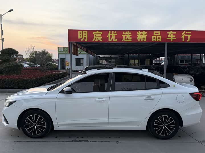 Фото 2 - Roewe i5
