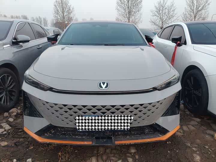 Фото 2 - Changan UNI-V