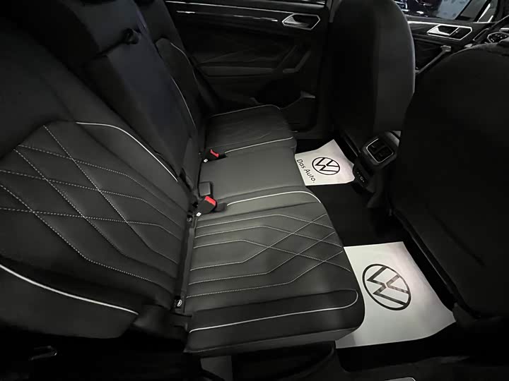 Фото 10 - Volkswagen Tiguan L Pro