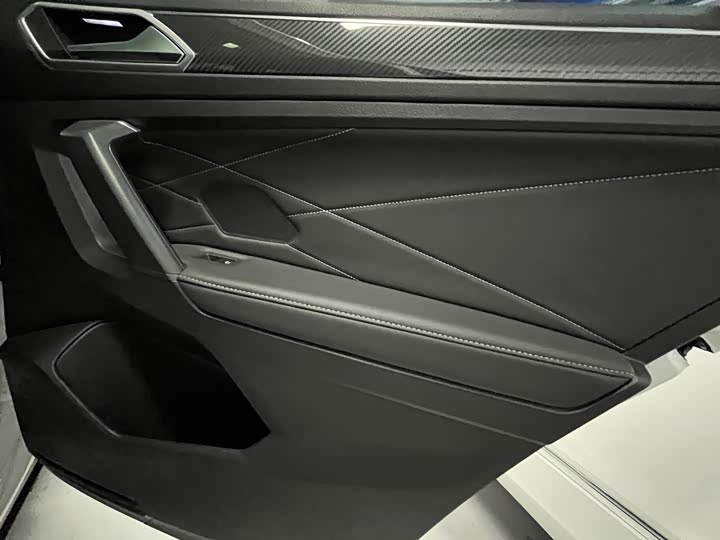 Фото 11 - Volkswagen Tiguan L Pro