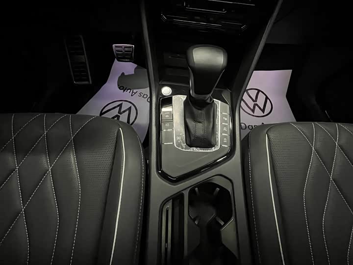 Фото 12 - Volkswagen Tiguan L Pro