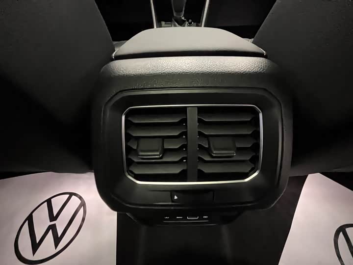 Фото 15 - Volkswagen Tiguan L Pro