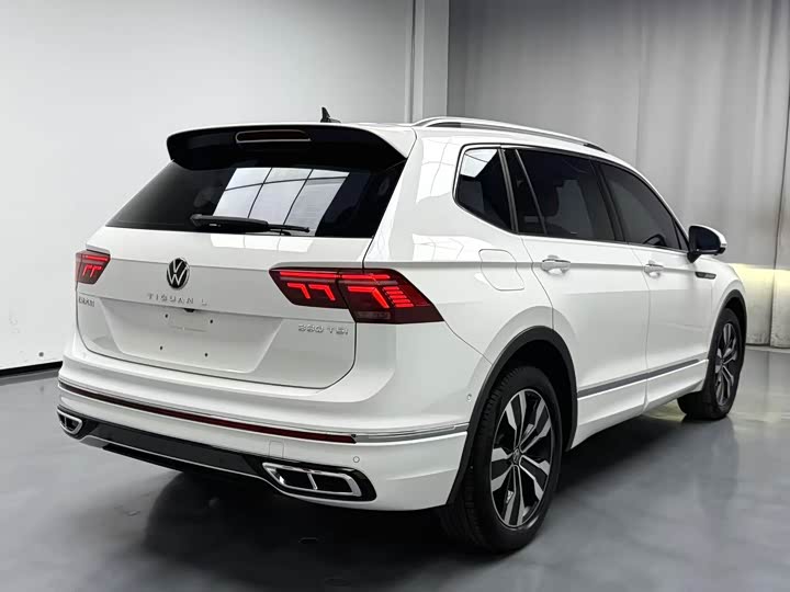 Фото 17 - Volkswagen Tiguan L Pro