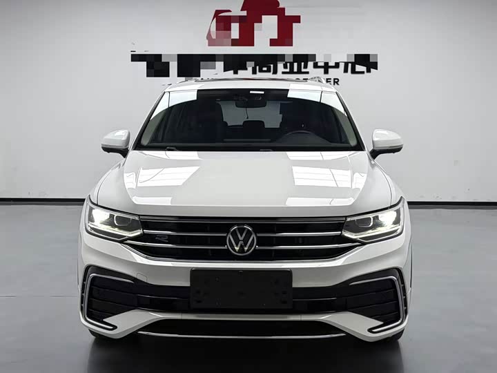 Фото 2 - Volkswagen Tiguan L Pro