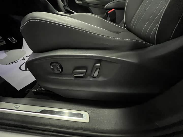 Фото 4 - Volkswagen Tiguan L Pro