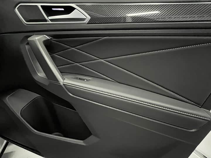 Фото 9 - Volkswagen Tiguan L Pro