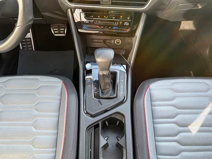 Фото 12 - Volkswagen Tiguan L Pro