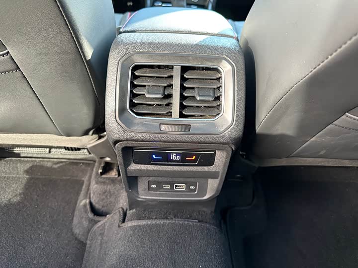 Фото 13 - Volkswagen Tiguan L Pro