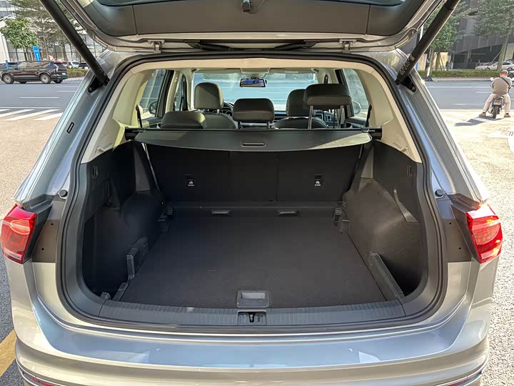 Фото 18 - Volkswagen Tiguan L Pro