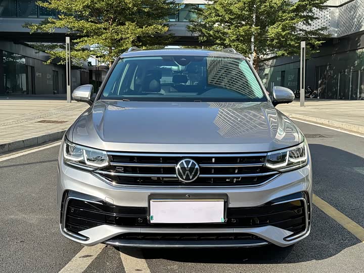 Фото 2 - Volkswagen Tiguan L Pro