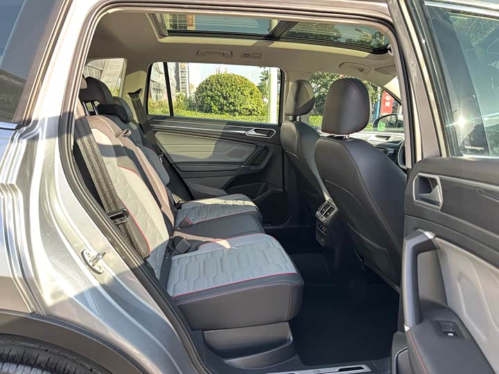 Фото 21 - Volkswagen Tiguan L Pro