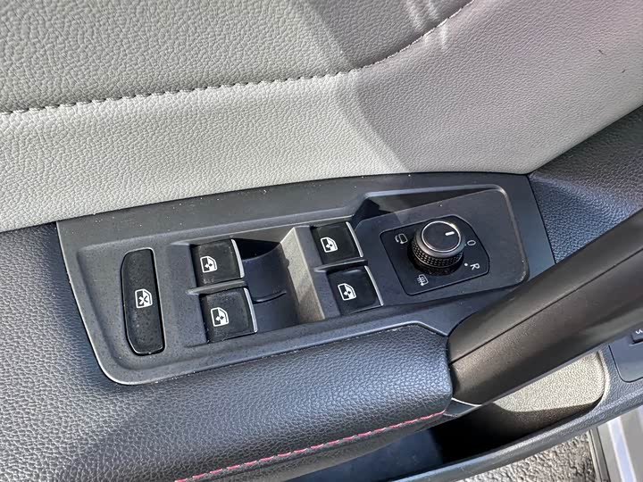 Фото 25 - Volkswagen Tiguan L Pro