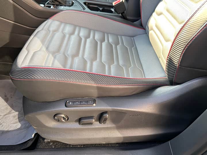 Фото 27 - Volkswagen Tiguan L Pro