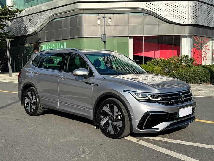 Фото 3 - Volkswagen Tiguan L Pro