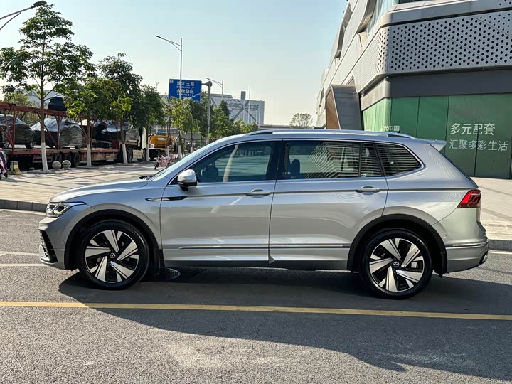 Фото 6 - Volkswagen Tiguan L Pro