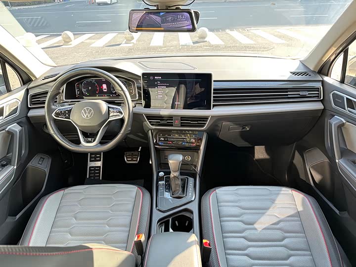 Фото 9 - Volkswagen Tiguan L Pro