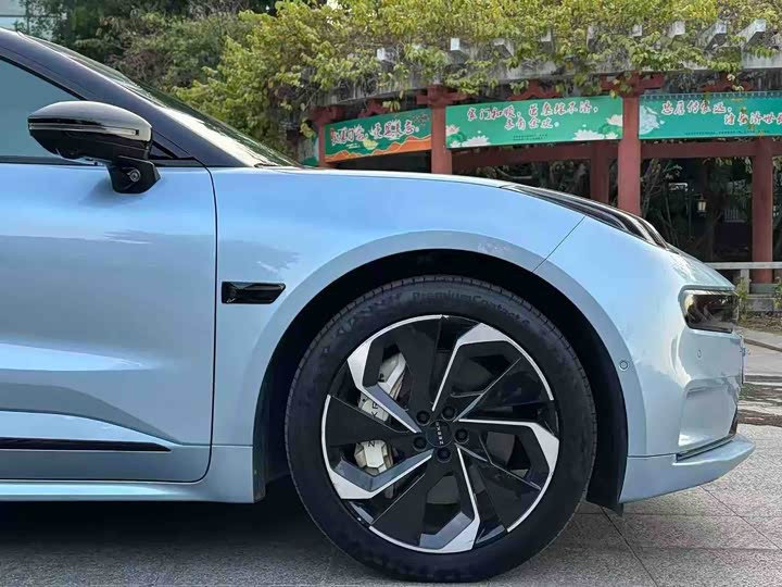 Фото 4 - Zeekr 001