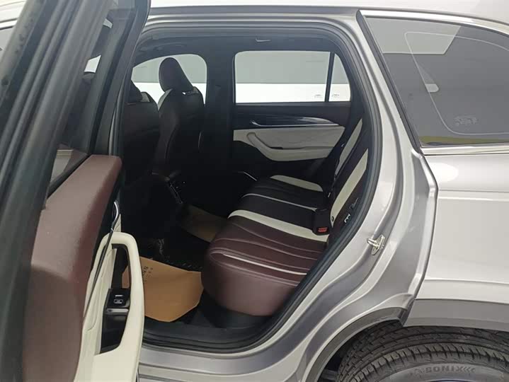 Фото 11 - Geely Monjaro