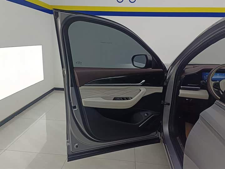 Фото 7 - Geely Monjaro