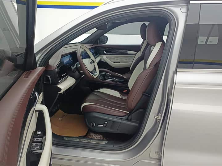 Фото 9 - Geely Monjaro