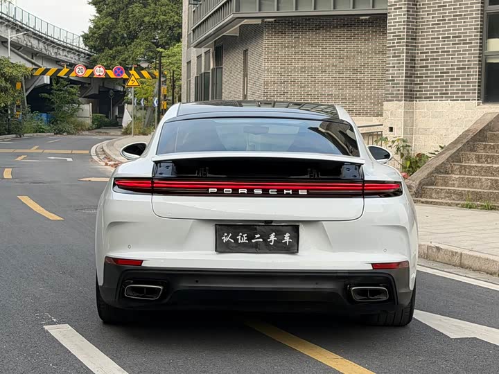 Фото 18 - Porsche Panamera